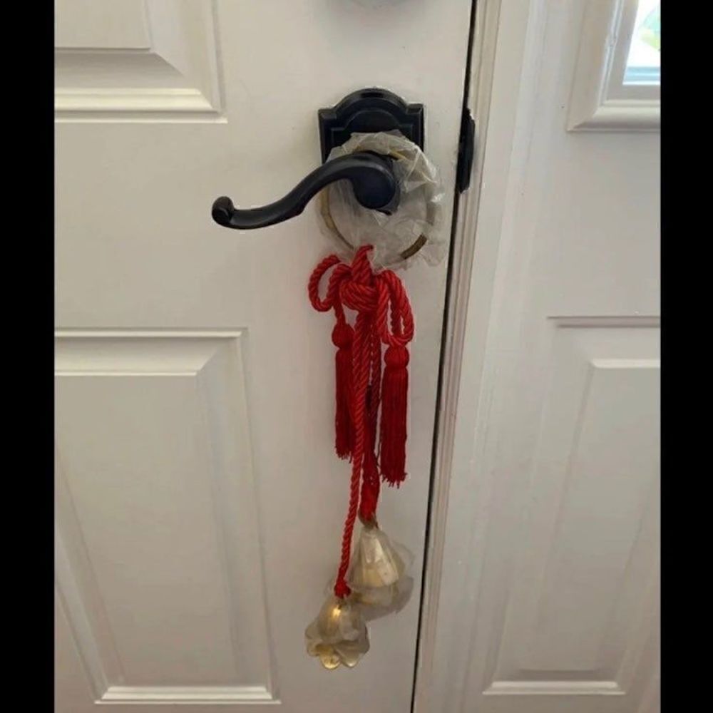 1 Christmas Bell Chimes Holiday Doorknocker Garland Decor - Picture 4 of 4